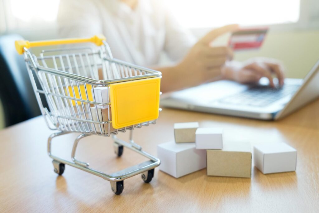 I costi nascosti delle piattaforme e-commerce in abbonamento a fine anno.
